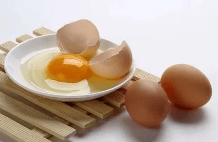 每天一个水煮蛋，是养肝还是伤肝？提醒：吃鸡蛋时，多留意这两点