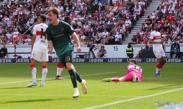 德米罗维奇主场绝平不莱梅，斯图加特重返德甲第四