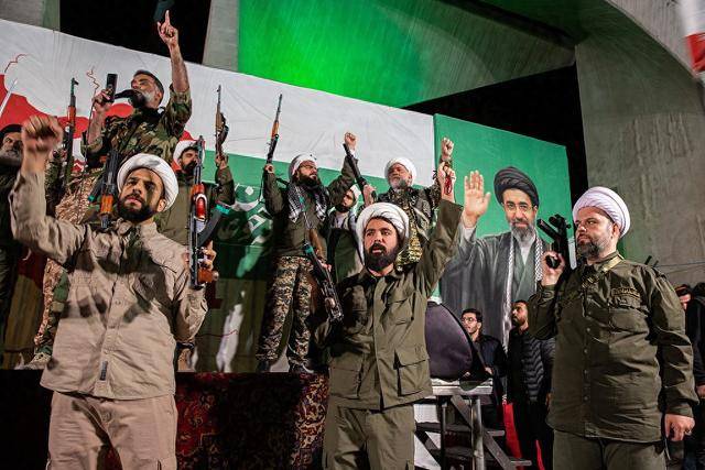 伊朗悄悄“变天”：穆杰塔巴虽然上位，但伊朗实际决策者已经变了