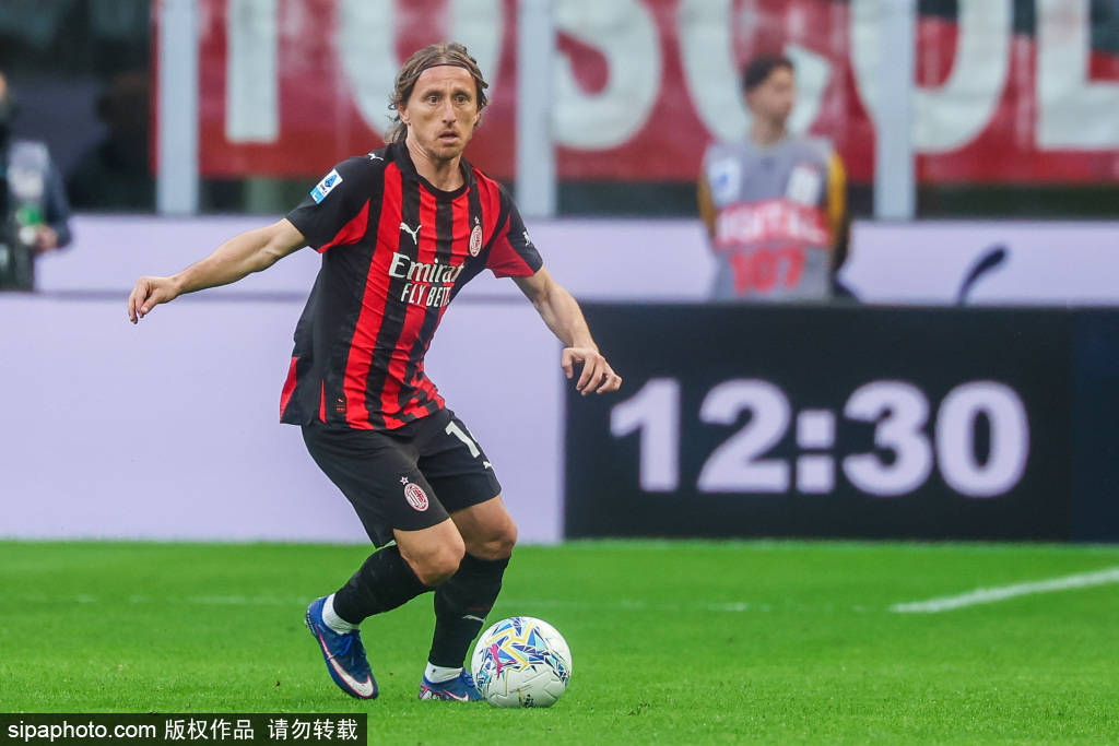 意甲豪门再出手！AC米兰重燃对瓦伦西亚新星哈维·格拉的兴趣
