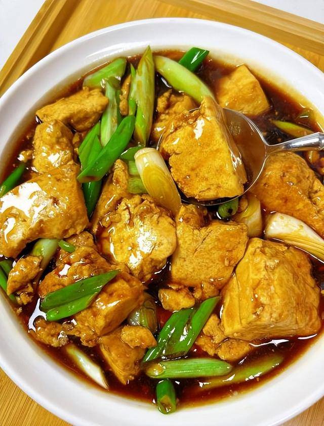 原创            豆腐再次被关注！医生发现：胃酸反流患者常吃豆腐，或出现5改善