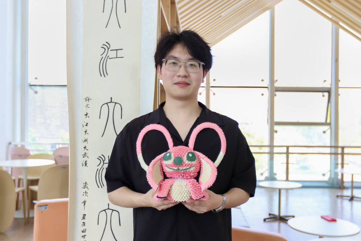1500多张小纸片拼成动画角色，武汉大二男生把废品变成艺术品