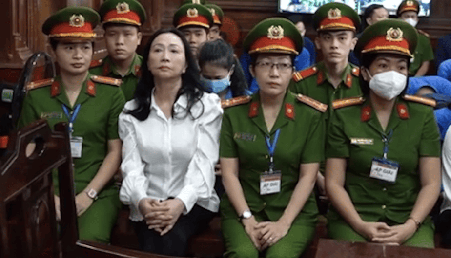 越南前女首富張美蘭資產(chǎn)接連被拍賣：兩個愛馬仕包起拍價超百萬，游艇降價后仍流拍海報