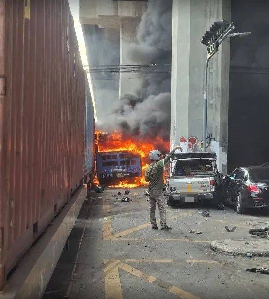 已致8死32傷，泰國總理下令徹查海報