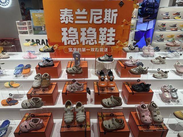泰兰尼斯1879元童鞋价值几何?代工厂:做一双鞋就赚几块钱(图2)