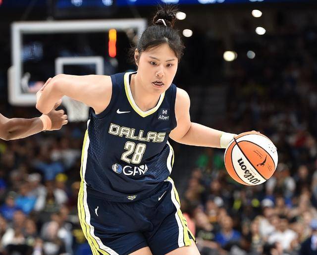WNBA：李月汝被弃用两场复出5分钟3中0 仅1分抢3前板助飞翼大胜
