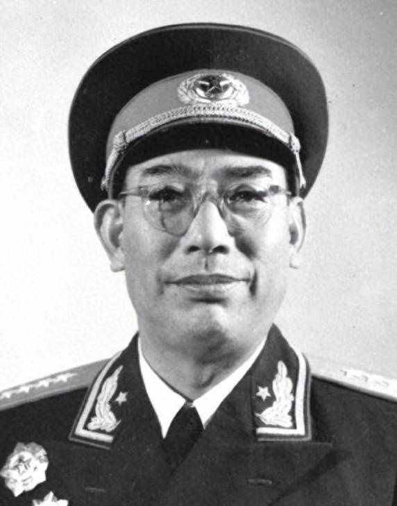 在开国上将的排名当中出现了一次反转:原本靠前的张宗逊为什么最后竟然会让位给了肖克呢?_授衔_萧克_大将