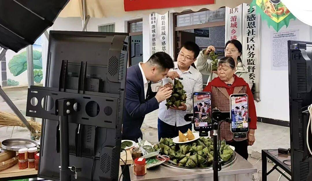 “土味”出圈他用一只碱水粽撬动百万流量
