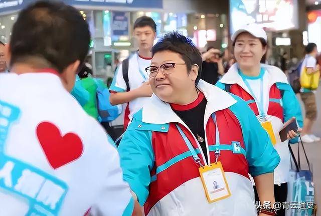 湖南洪灾网红捐1047万遭围攻：明星装哑挨骂善举被妖魔化太寒心
