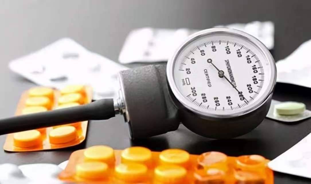原创            “降压药都要晨起空腹吃”？错！这3个用药真相，高血压患者必看