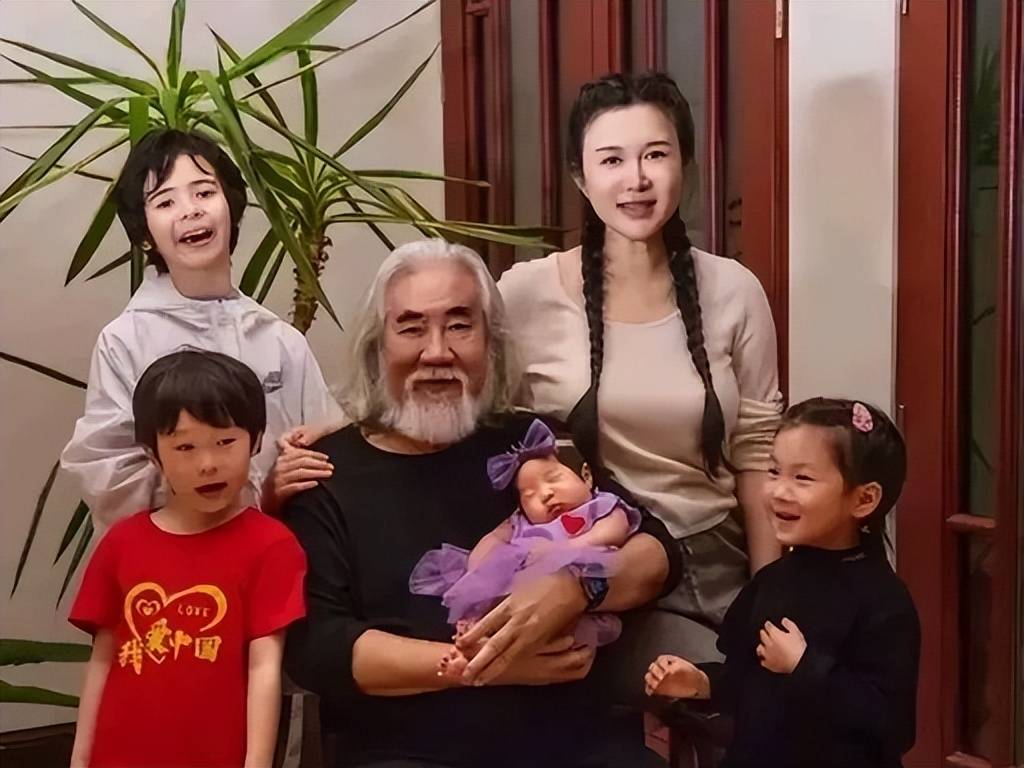 牡丹花下死?张纪中被爆转移财产,这一次杜星霖终究成了“小丑”