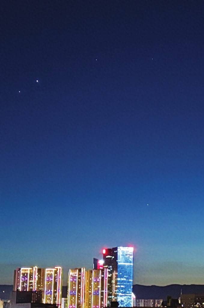 金星木星相依相伴 太原夜空澄澈可观