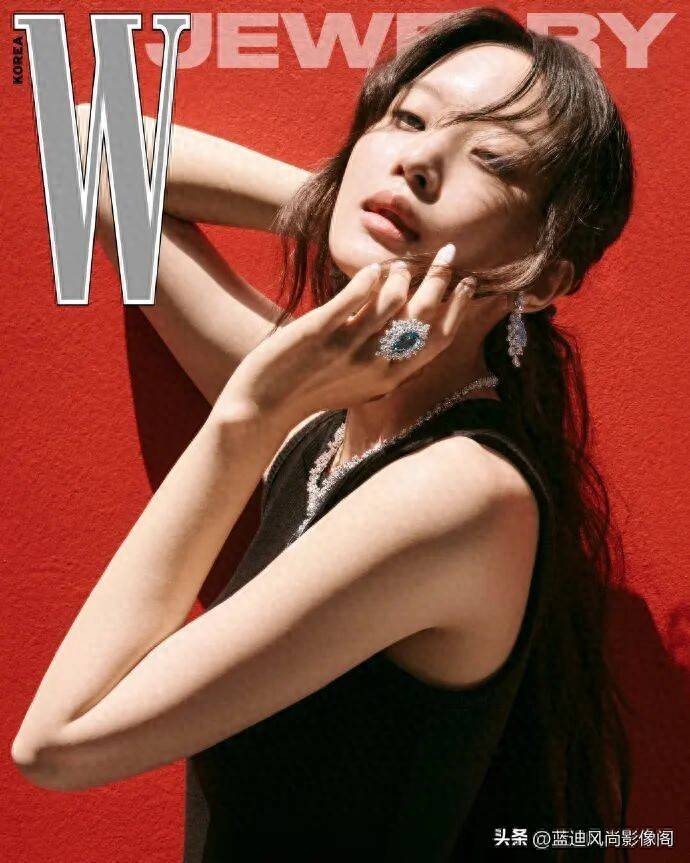 文佳煐 W Korea 珠宝电子刊｜百想影后执钻光，三色演绎刚柔共生