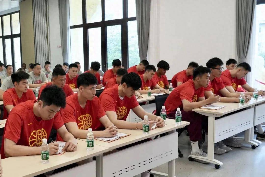 中国男篮队长调整