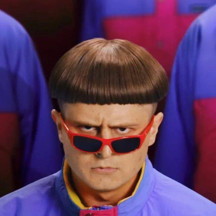 Oliver Tree 的突然离世让全球乐迷深感震惊与哀痛。这位32岁的美国歌手以独特古怪的风格和病毒式歌曲闻名，在巴西里约热内卢的一次直升机 ...