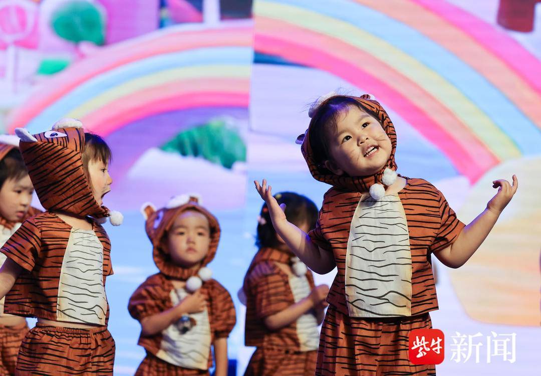 连续十八年办艺术展演 幼儿园娃三年三上专业大舞台