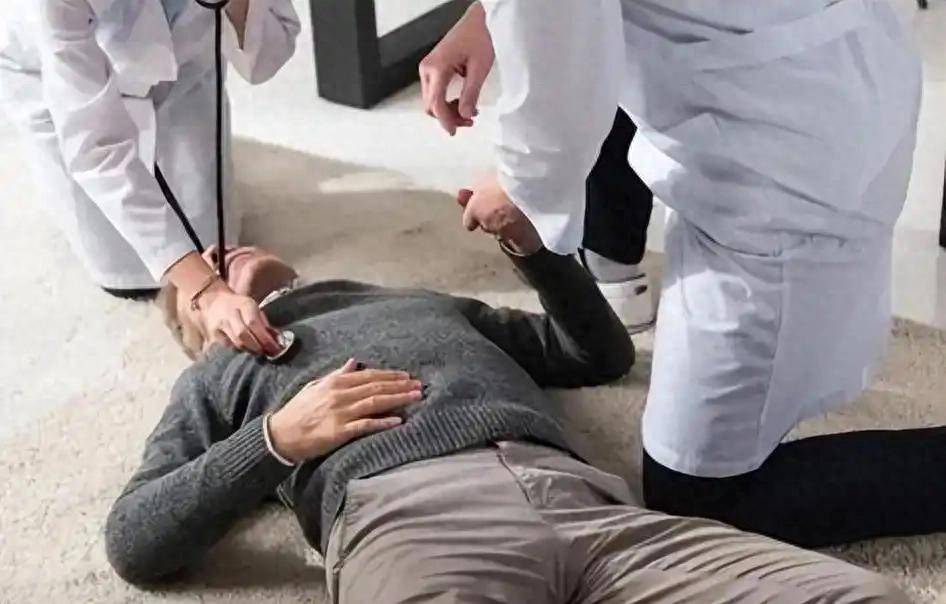 原创            猝死去世的人越来越多？医生含泪苦劝：宁可吃猪肉，也别做这5事
