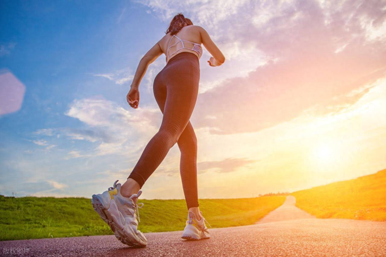 原创            51岁男子每天慢跑6公里，却脑梗猝死，医生：跑步时不该做这5件事
