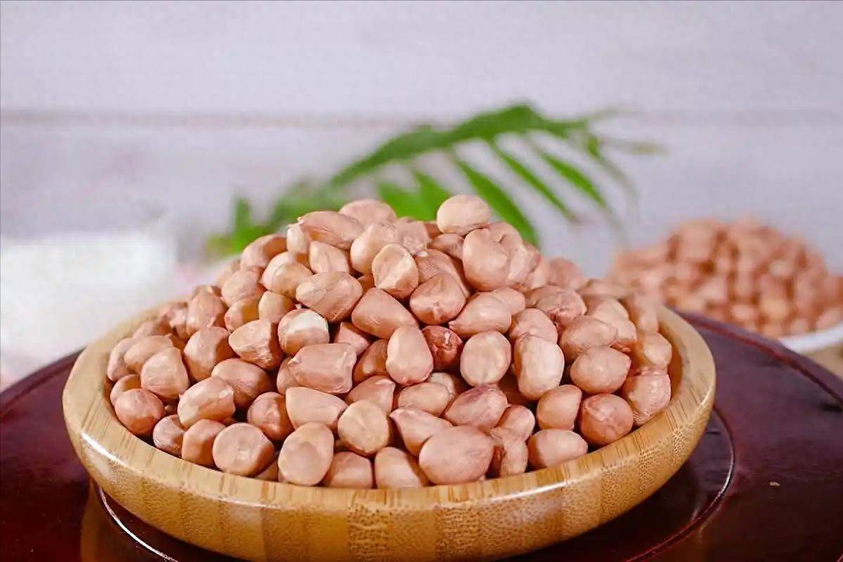 原创            花生再次被关注！调查发现：常吃花生的人，不出半年，或有6改善