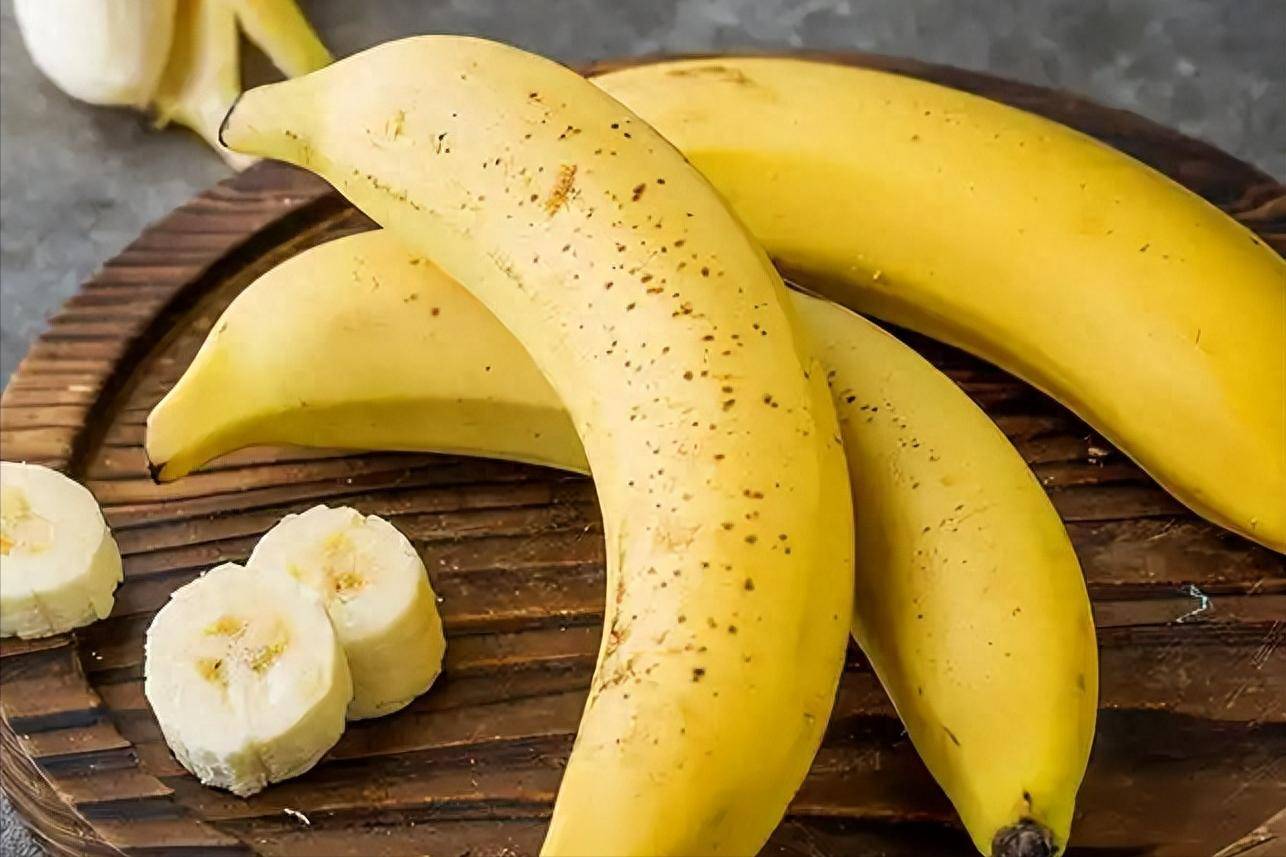 原创            香蕉是胰岛素“杀手”？医生苦劝：糖尿病患者，4水果尽量少吃