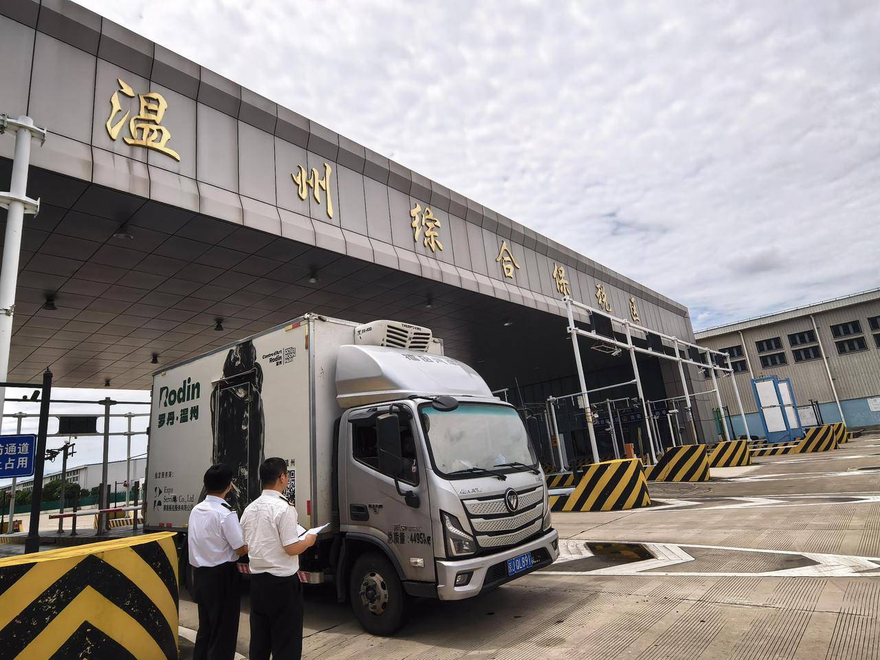 温州海关发来一线消息：罗丹多件真迹运抵浙江