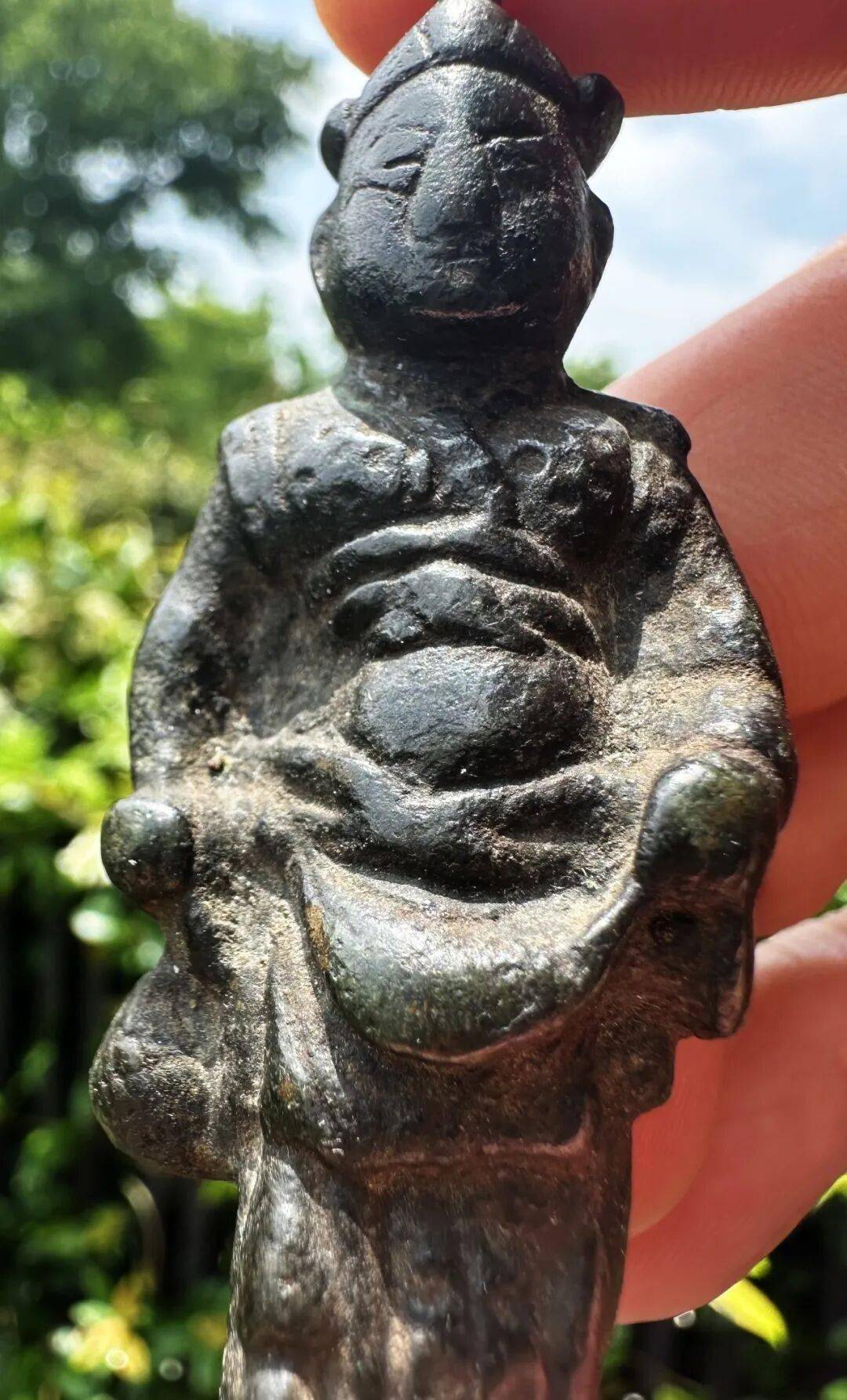 半拽罗衫意气豪：老赵闲聊辽代提毬蹴鞠铜人艺术图像含义
