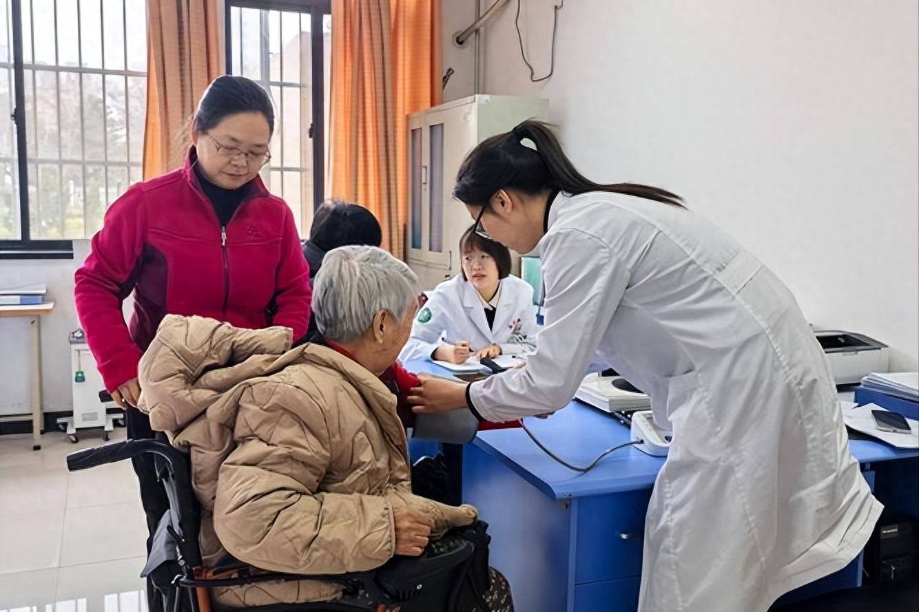 原创            体检报告里这4项异常，竟是肝癌信号？9成人不重视，后悔太晚！