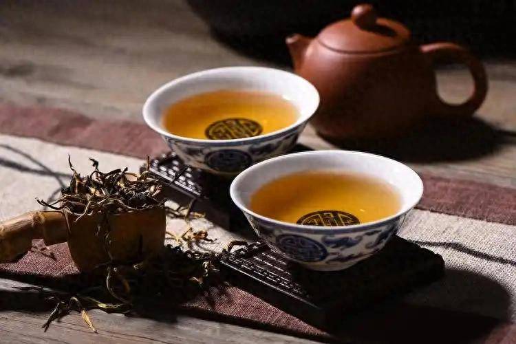 原创            医生：大量喝茶的高血脂患者，过不了两个月，身体或有4变化