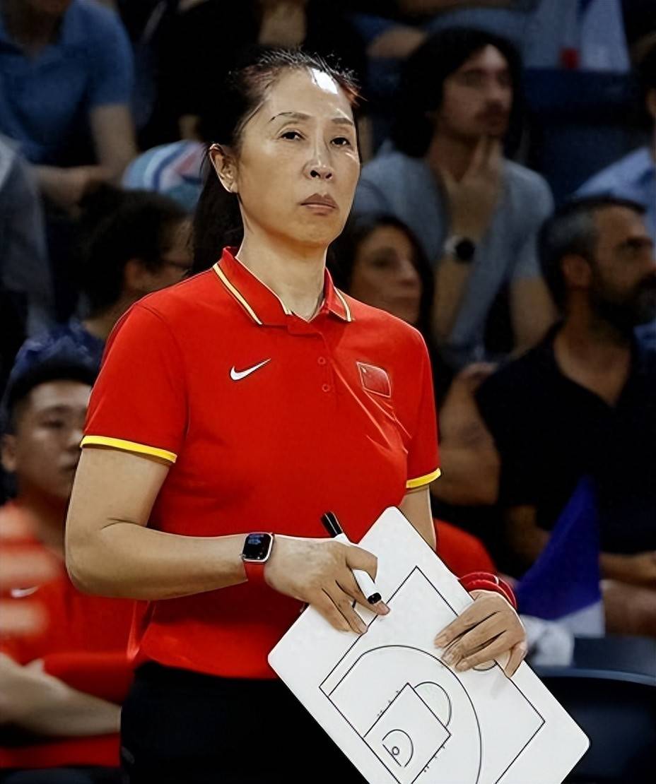 大胆革新！中国女篮阵容全面焕新，2 米 26 天才新星强势冲击世界杯