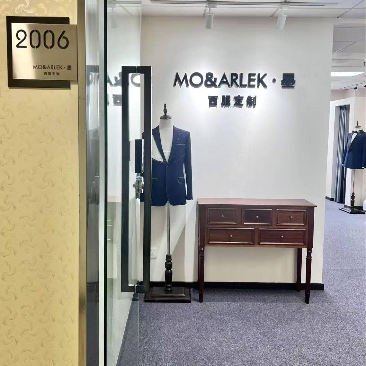 广州女士轻奢西服定制选择参考维度有哪些_面料_工艺_女性