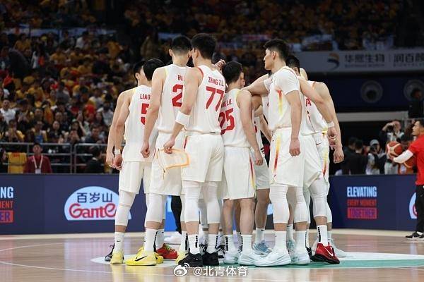 中国男篮暂停引进归化球员，上个奥运周期时曾成功归化了NBA球员李凯尔，并代表中国男篮出战了世界杯