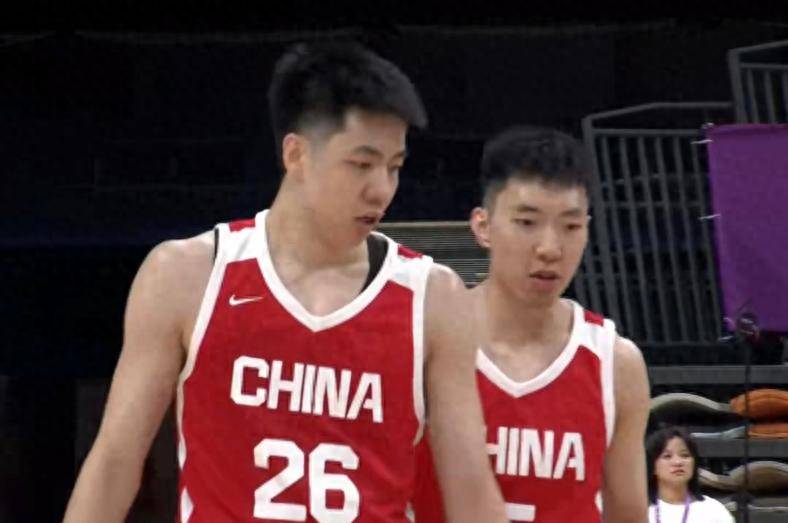 中国男篮半场领先喀麦隆19分：狂轰11三分 贺希宁12分庞峥麟11分