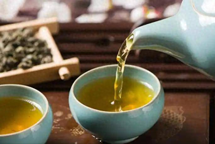 原创            心梗和喝茶有关？医生提醒：高血压老人，喝茶一定牢记“3避免”