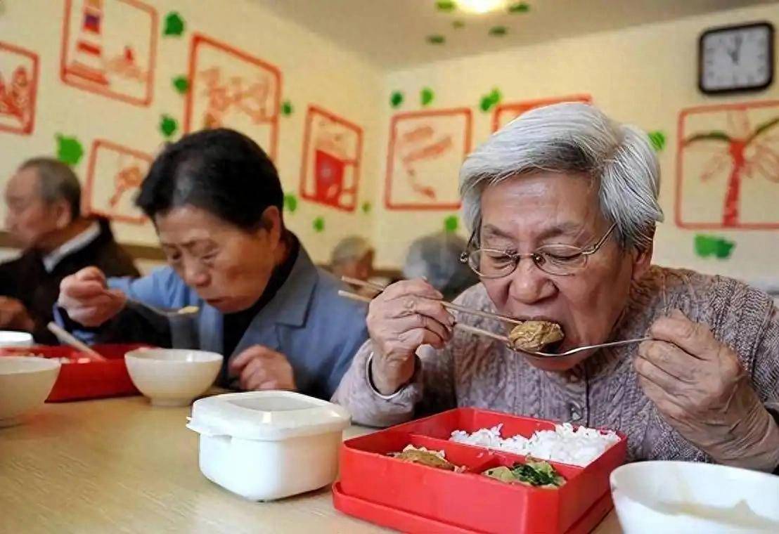 原创            晚饭七分饱被推翻了？医生发现：过了65岁，吃饭尽量要做到这4点