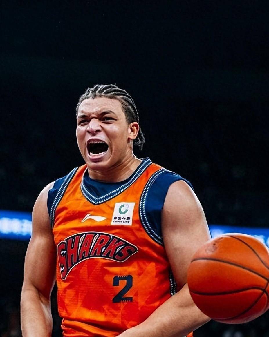CBA两消息！上海官宣续约古德温，山西砸 9 位数报价全力追逐胡金秋