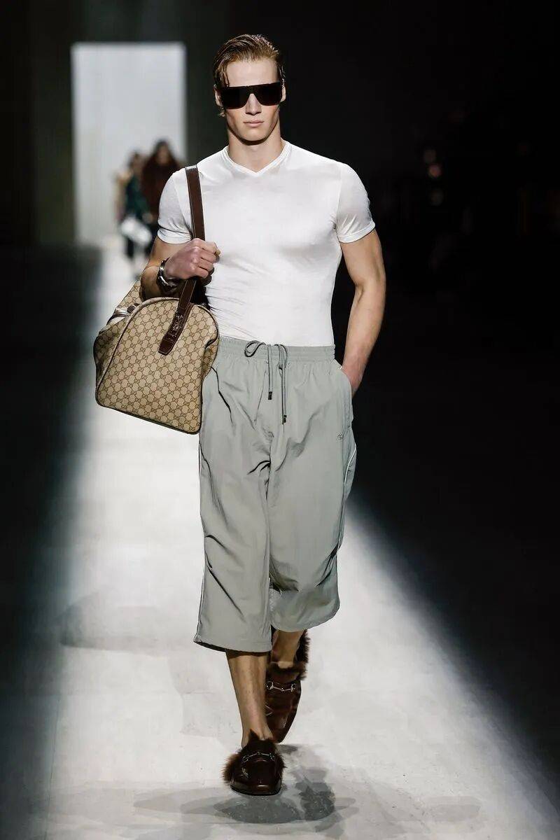 GUCCI 的新男模身材很好,喜欢_时尚_第2张_纵横网 GUCCI 的新男模身材很好,喜欢_https://www.izongheng.net_时尚_第2张