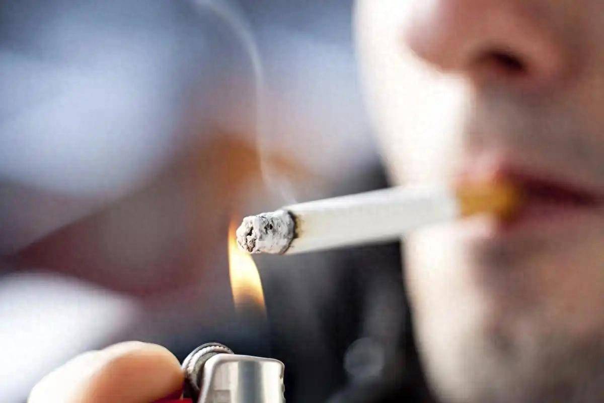 原创            抽烟又火了？医生研究发现：脑梗病人在抽烟时，多注意4点！