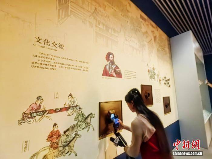 海外华文媒体酒泉探馆 感知丝路“融通”魅力 (图2) 海外华文媒体酒泉探馆 感知丝路“融通”魅力 (图2)