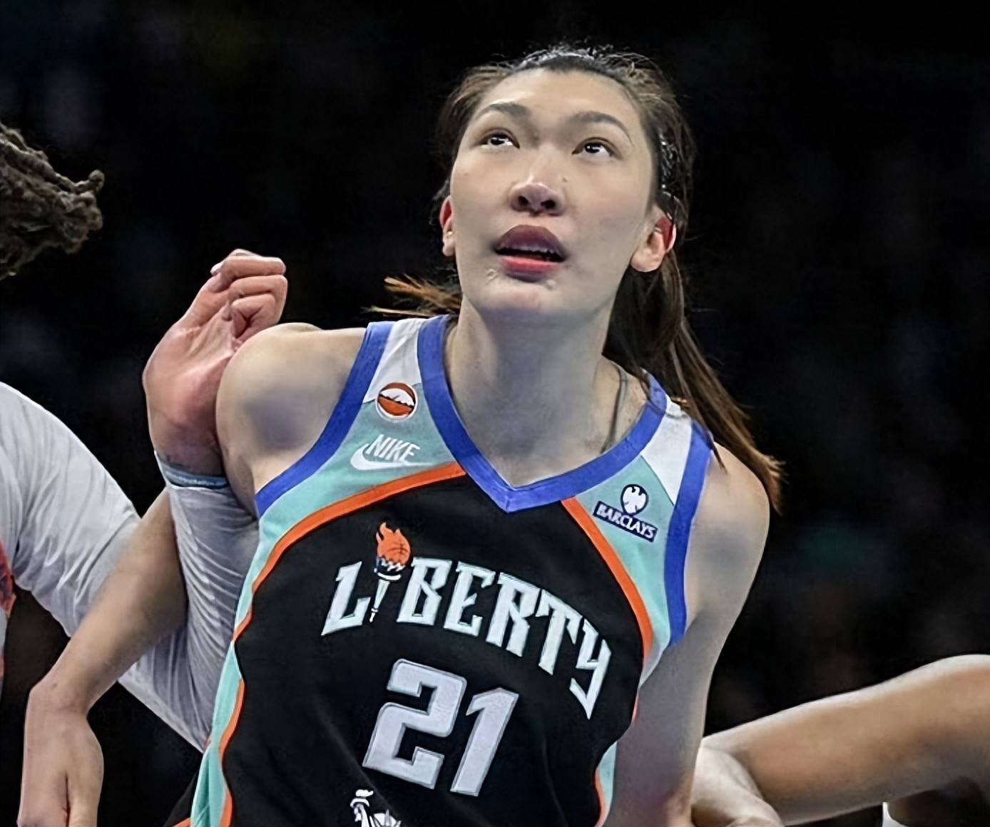 WNBA自由人险胜狂热：韩旭高效9分连得7分 米切尔3里程碑创历史第1