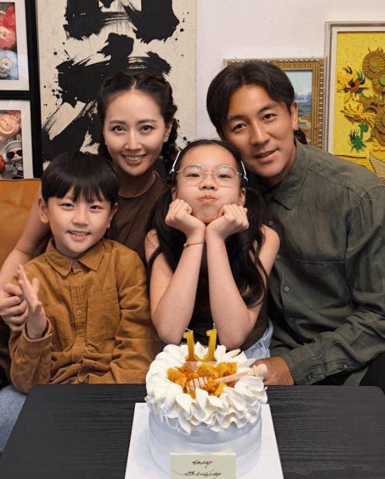 TVB视帝谭俊彦儿子9岁生日，五官神复制爷爷狄龙！品学兼优曾夺普通话比赛冠军