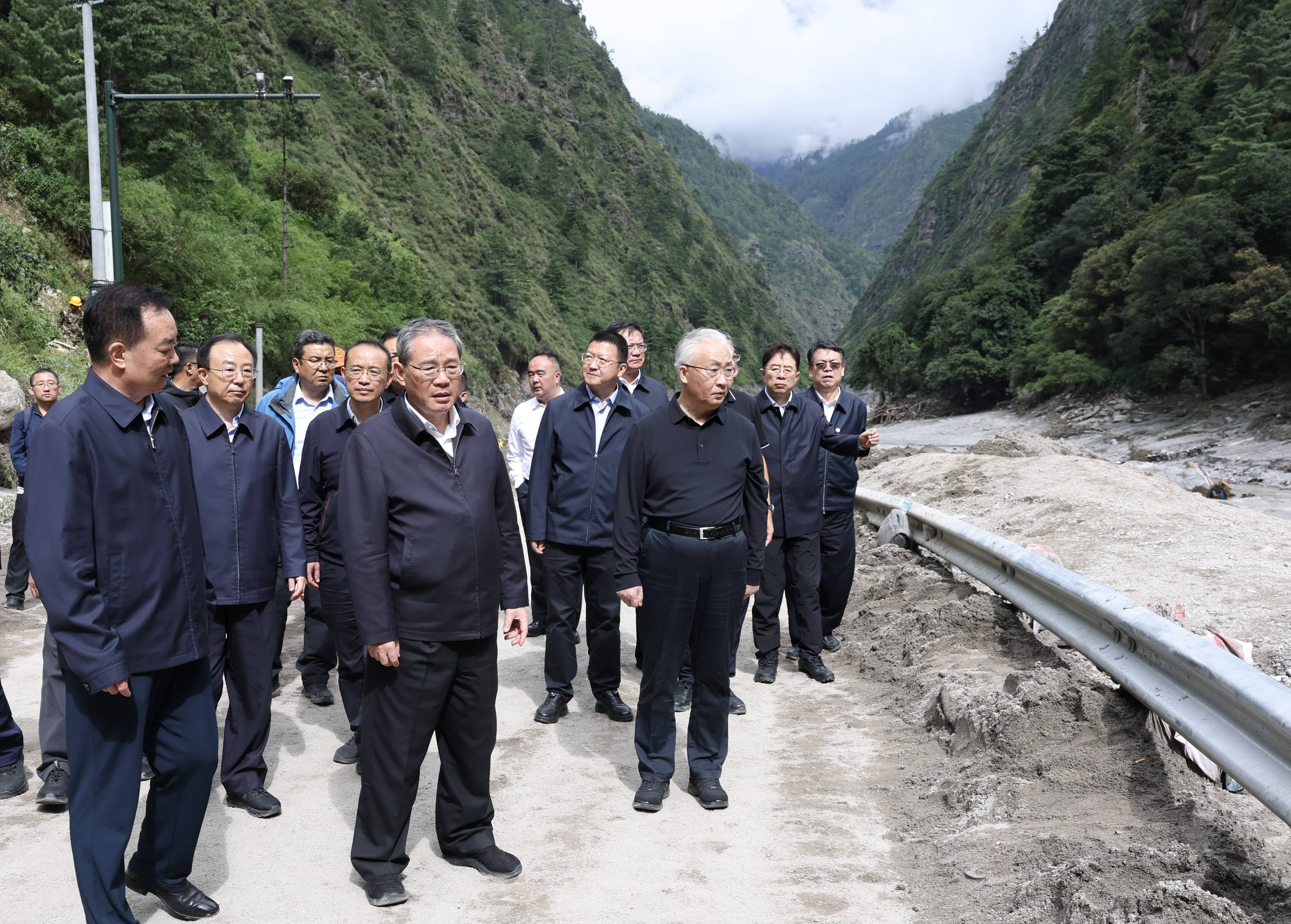 李强在西藏吉隆指导抢险救援和应急处置工作