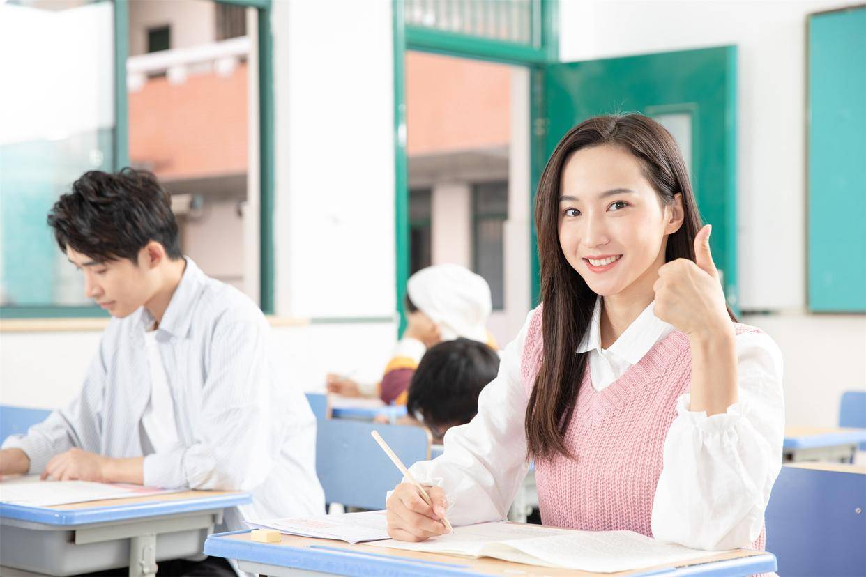 暑期AI研学营疯狂收割家长：假证书真推销 弯