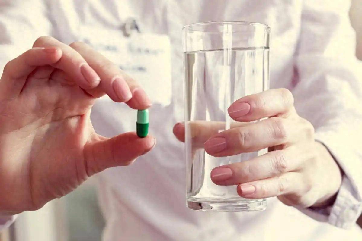 原创            心梗丧命，是降脂药惹的祸？医生：常年吃降脂药的人，牢记4注意
