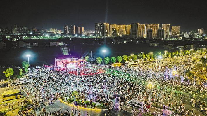 14省市戏迷赴约黄梅戏艺术周