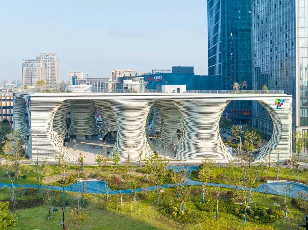 杭州蜻蜓公园“未来停车楼”，为什么设计得像个“艺术馆”？
