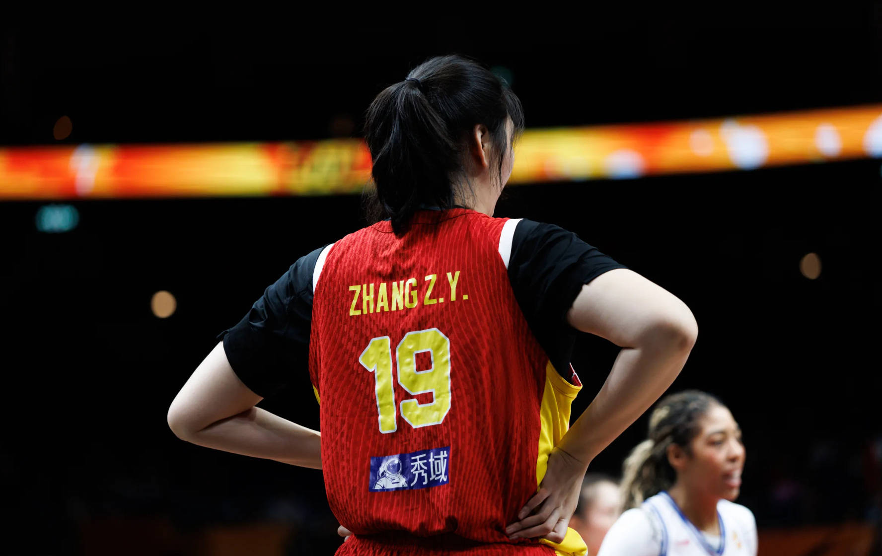 今晚19点30女篮直播在哪