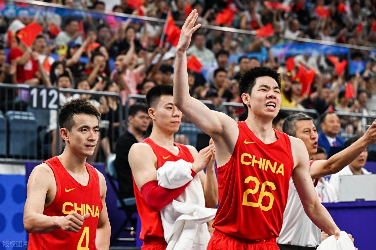 中国男篮三个前锋受伤，一人确定退出，锋线告急，郭士强怎么办？