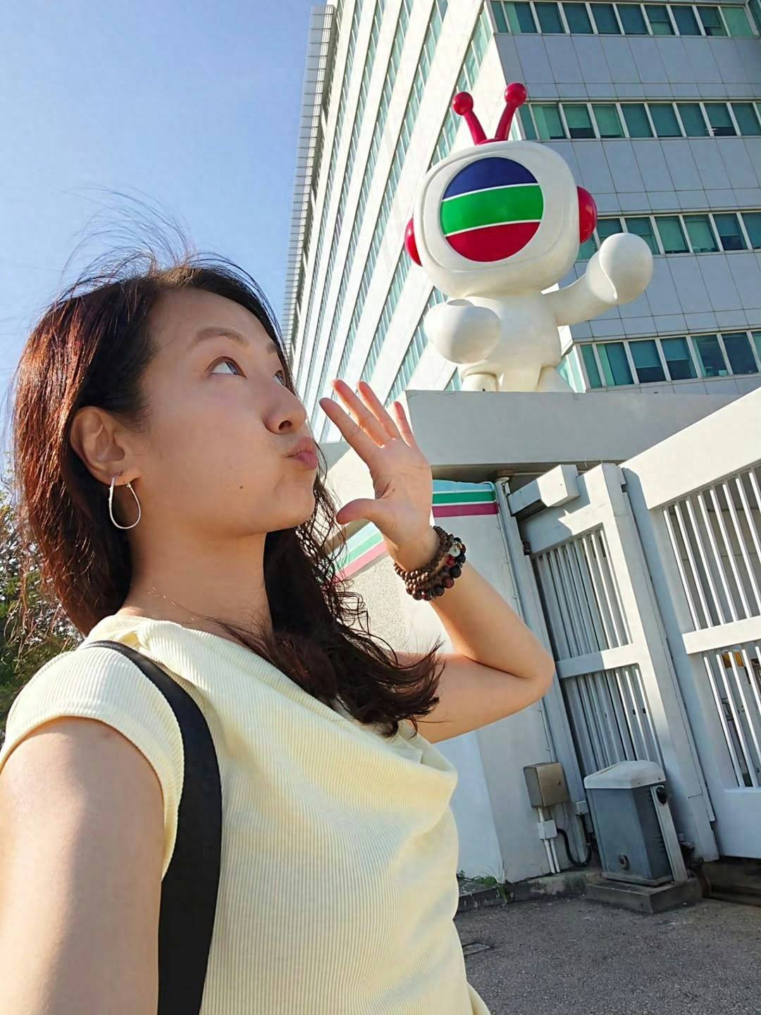 TVB资深绿叶效力23年宣布离巢,演百部剧仍难出头,曾在街头摆摊 TVB资深绿叶效力23年宣布离巢,演百部剧仍难出头,曾在街头摆摊