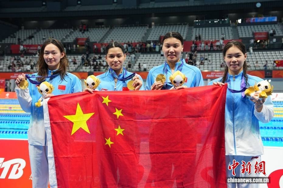 （爱知·名古屋亚运会）中国队获得亚运会女子4×200米自由泳接力冠军