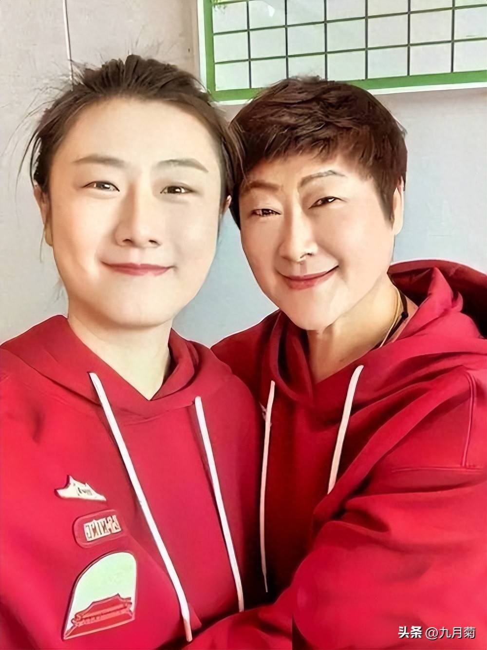 原来她是丁宁母亲，当过省女篮队长，从不催婚女儿，享受退休生活